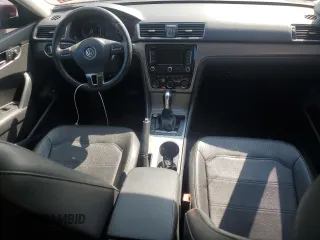 2014 Volkswagen Passat SE z VIN 1VWBN7A30EC084173, wystawiony jako Copart lot #58688645 z przebiegiem 141 726 mil mil oraz Szkoda całkowita • Salvage title. Historia ofert i sprzedaży dostępna na DreamBid. Obrazek 8.