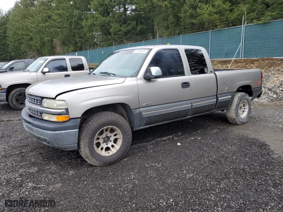 2000 Chevrolet Silverado 1500 LT with VIN 1GCEK19T0YE215802, listed as a Copart auction lot 45999925 with 247,187 mi miles and Salvage Title. Bid and sale history available at carsss.com. Image 1.
