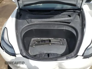 2019 Tesla Model 3 Mid Range z VIN 5YJ3E1EA0KF428001, wystawiony jako Copart lot #58480685 z przebiegiem 182 144 mil mil oraz Szkoda całkowita • Salvage title. Historia ofert i sprzedaży dostępna na DreamBid. Obrazek 11.