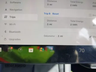 2024 Tesla Model 3 z VIN 5YJ3E1EA2RF867095, wystawiony jako IAAI lot #41550546 z przebiegiem 3 mil mil oraz . Historia ofert i sprzedaży dostępna na DreamBid. Obrazek 7.