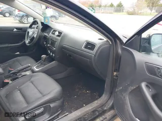 2011 Volkswagen Jetta Sedan SE PZEV with VIN 3VWDZ7AJ9BM038847, listed as a IAAI auction lot 40724608 with 115524 miles. Bid and sale history available at carsss.com. Image 5.