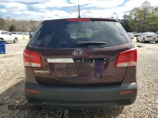 2012 Kia Sorento LX z VIN 5XYKT4A12CG253639, wystawiony jako Copart lot #47832195 z przebiegiem 269 418 mil mil oraz Szkoda całkowita • Salvage title. Historia ofert i sprzedaży dostępna na DreamBid. Obrazek 6.