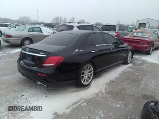 2019 Mercedes-Benz E 450 with VIN WDDZF6JBXKA578859, listed as a IAAI auction lot 35463261 with 32,553 mi miles and . Bid and sale history available at DreamBid. Image 4.