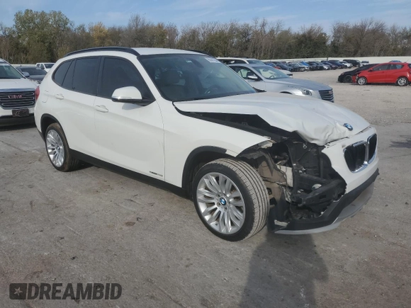 2015 BMW X1 sDrive28i with VIN WBAVM1C50FV498720, listed as a Copart auction lot 80381264 with 0 mi miles and Salvage Title. Bid and sale history available at carsss.com. Image 4.