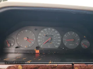1998 Volvo S90 z VIN YV1KS9609W1140012, wystawiony jako Copart lot #69589044 z przebiegiem 175 864 mil mil oraz Szkoda całkowita • Salvage title. Historia ofert i sprzedaży dostępna na DreamBid. Obrazek 9.