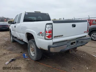 2006 GMC Sierra 2500HD SLE1 with VIN 1GTHK29U76E228619, listed as a IAAI auction lot 41679157 with 330,178 mi miles. Bid and sale history available at carsss.com. Image 3.