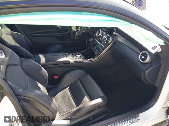 2020 Mercedes-Benz C 63 S AMG z VIN WDDWJ8HB7LF968504, wystawiony jako IAAI lot #42139661 z przebiegiem 44 586 mil mil oraz . Historia ofert i sprzedaży dostępna na DreamBid. Obrazek 5.