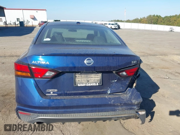 2019 Nissan Altima 2.5 SR with VIN 1N4BL4CV2KN319426, listed as a IAAI auction lot 40690601 with 98,875 mi miles. Bid and sale history available at carsss.com. Image 16.