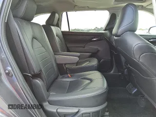 2024 Toyota Highlander LE z VIN 5TDKDRBH2RS553666, wystawiony jako Copart lot #57512875 z przebiegiem 44 772 mil mil oraz Czysty tytuł • Clean title. Historia ofert i sprzedaży dostępna na DreamBid. Obrazek 11.