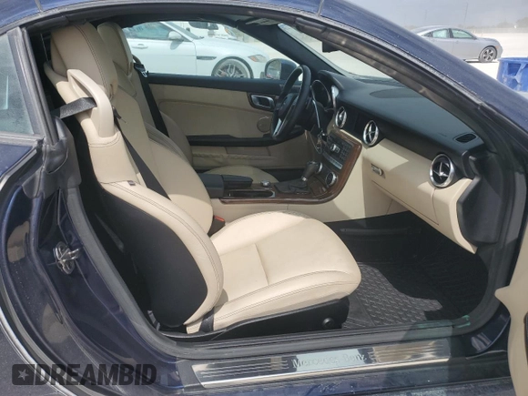 2015 Mercedes-Benz SLK 250 с VIN WDDPK4HAXFF098009, выставлен на аукционе Copart как лот 47493835 с пробегом 27 236 миль миль и Списание • Salvage title. История ставок и продаж доступна на DreamBid. Изображение 10.