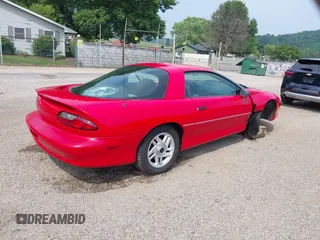 1993 Chevrolet Camaro z VIN 2G1FP22S4P2103696, wystawiony jako IAAI lot #42498084 z przebiegiem 64 393 mil mil oraz . Historia ofert i sprzedaży dostępna na DreamBid. Obrazek 4.