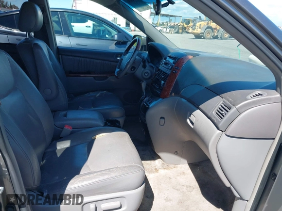 2005 Toyota Sienna XLE with VIN 5TDZA22C65S299604, listed as a IAAI auction lot 41949186 with 205,243 mi miles and . Bid and sale history available at carsss.com. Image 5.