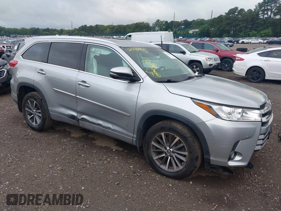 2018 Toyota Highlander SE z VIN 5TDJZRFH6JS545680, wystawiony jako IAAI lot #42548969 z przebiegiem 43 622 mil mil oraz . Historia ofert i sprzedaży dostępna na DreamBid. Obrazek 1.