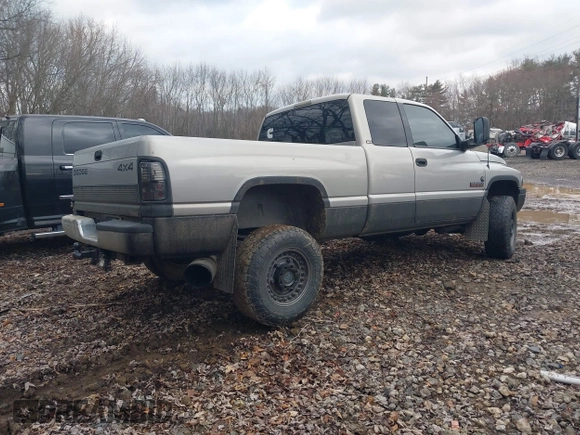 1998 Dodge Ram 2500 with VIN 3B7KF22D1WG102284, listed as a IAAI auction lot 41558563 with 1 mi miles. Bid and sale history available at carsss.com. Image 4.