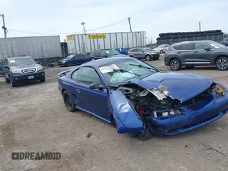 1996 Ford Mustang GT z VIN 1FALP42X6TF193224, wystawiony jako IAAI lot #42066891 z przebiegiem 42 705 mil mil oraz . Historia ofert i sprzedaży dostępna na DreamBid. Obrazek 1.