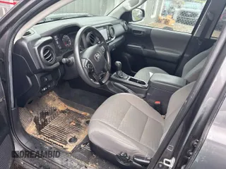 2021 Toyota Tacoma SR z VIN 5TFCZ5AN2MX279975, wystawiony jako IAAI lot #42477503 z przebiegiem 50 690 mil mil oraz . Historia ofert i sprzedaży dostępna na DreamBid. Obrazek 15.