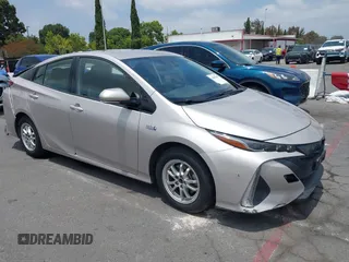 2020 Toyota Prius LE z VIN JTDKARFP5L3142300, wystawiony jako IAAI lot #42441205 z przebiegiem 216 173 mil mil oraz . Historia ofert i sprzedaży dostępna na DreamBid. Obrazek 1.