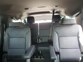 2023 Chevrolet Suburban Premier z VIN 1GNSCFKD0PR504435, wystawiony jako Copart lot #60309665 z przebiegiem 50 744 mil mil oraz Czysty tytuł • Clean title. Historia ofert i sprzedaży dostępna na DreamBid. Obrazek 10.