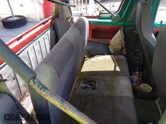 1995 Chevrolet Tracker z VIN 2CNBJ1869S6911342, wystawiony jako IAAI lot #42265392 z przebiegiem 121 944 mil mil oraz . Historia ofert i sprzedaży dostępna na DreamBid. Obrazek 8.