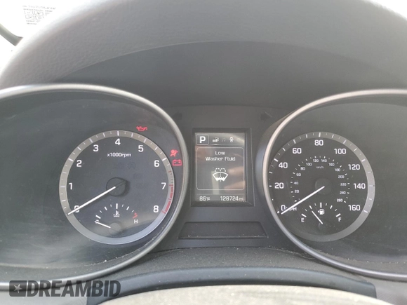 2017 Hyundai Santa Fe 2.4L z VIN 5XYZUDLB7HG388382, wystawiony jako Copart lot #57167315 z przebiegiem 128 724 mil mil oraz Szkoda całkowita • Salvage title. Historia ofert i sprzedaży dostępna na DreamBid. Obrazek 9.