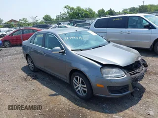2005 Volkswagen Jetta 2.5L with VIN 3VWSF71K45M636485, listed as a IAAI auction lot 42498515 with Not provided miles and . Bid and sale history available at DreamBid. Image 1.