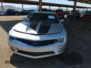 2011 Chevrolet Camaro 2LS z VIN 2G1FA1ED0B9157330, wystawiony jako IAAI lot #41970306 z przebiegiem 179 262 mil mil oraz . Historia ofert i sprzedaży dostępna na DreamBid. Obrazek 12.