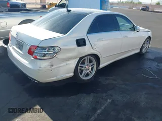 2011 Mercedes-Benz E-Class E 350 Luxury with VIN WDDHF5GB4BA452946, listed as a IAAI auction lot 42090168 with 121,943 mi miles. Bid and sale history available at carsss.com. Image 4.