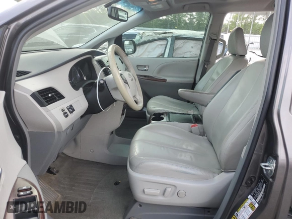 2013 Toyota Sienna XLE AAS z VIN 5TDYK3DCXDS297896, wystawiony jako Copart lot #57778165 z przebiegiem 239 360 mil mil oraz Szkoda całkowita • Salvage title. Historia ofert i sprzedaży dostępna na DreamBid. Obrazek 7.
