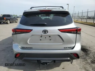 2022 Toyota Highlander XLE z VIN 5TDHZRBH9NS587335, wystawiony jako Copart lot #53280485 z przebiegiem 19 605 mil mil oraz Szkoda całkowita • Salvage title. Historia ofert i sprzedaży dostępna na DreamBid. Obrazek 6.