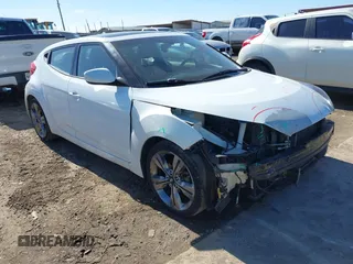 2016 Hyundai Veloster z VIN KMHTC6AD3GU267365, wystawiony jako IAAI lot #41469796 z przebiegiem 111 791 mil mil oraz . Historia ofert i sprzedaży dostępna na DreamBid. Obrazek 1.