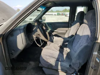2001 GMC Sonoma SLS w/1SF Pkg with VIN 1GTCS195318169167, listed as a Copart auction lot 75296734 with Not Provided miles and Salvage Title. Bid and sale history available at carsss.com. Image 7.