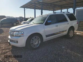 2014 Lincoln Navigator z VIN 5LMJJ2J58EEL08527, wystawiony jako Copart lot #54061495 z przebiegiem 67 869 mil mil oraz Szkoda całkowita • Salvage title. Historia ofert i sprzedaży dostępna na DreamBid. Obrazek 1.