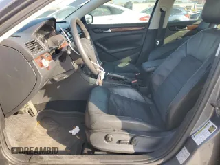 2013 Volkswagen Passat SEL Premium z VIN 1VWCN7A36DC135095, wystawiony jako Copart lot #57338905 z przebiegiem 151 843 mil mil oraz Szkoda całkowita • Salvage title. Historia ofert i sprzedaży dostępna na DreamBid. Obrazek 7.
