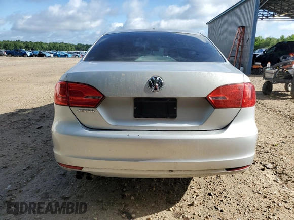 2012 Volkswagen Jetta S z VIN 3VW1K7AJ7CM313625, wystawiony jako Copart lot #56310665 z przebiegiem 158 972 mil mil oraz Czysty tytuł • Clean title. Historia ofert i sprzedaży dostępna na DreamBid. Obrazek 6.