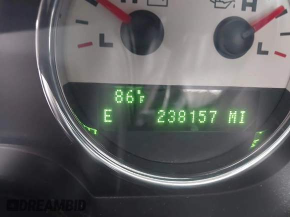 2004 Ford F-150 XLT z VIN 1FTPW14554KB11422, wystawiony jako IAAI lot #42651609 z przebiegiem 238 157 mil mil oraz . Historia ofert i sprzedaży dostępna na DreamBid. Obrazek 15.
