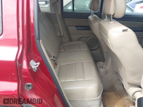 2016 Jeep Patriot Latitude z VIN 1C4NJRFBXGD657097, wystawiony jako IAAI lot #42094327 z przebiegiem 218 389 mil mil oraz . Historia ofert i sprzedaży dostępna na DreamBid. Obrazek 8.