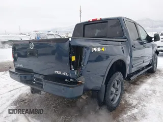 2015 Nissan Titan SV z VIN 1N6AA0ECXFN507260, wystawiony jako IAAI lot #41203612 z przebiegiem 103 000 mil mil oraz . Historia ofert i sprzedaży dostępna na DreamBid. Obrazek 17.
