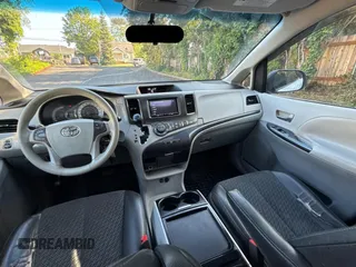 2011 Toyota Sienna SE с VIN 5TDXK3DC0BS060424, выставлен на аукционе Copart как лот 59059645 с пробегом 149 337 миль миль и Чистый • Clean title. История ставок и продаж доступна на DreamBid. Изображение 9.