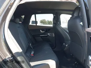 2023 Mercedes-Benz EQE 350+ z VIN 4JGGM2BB9PA014606, wystawiony jako IAAI lot #41814659 z przebiegiem 11 889 mil mil oraz . Historia ofert i sprzedaży dostępna na DreamBid. Obrazek 8.