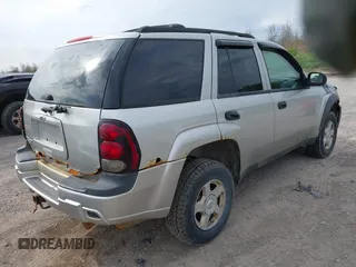 2005 Chevrolet TrailBlazer LT with VIN 1GNDT13S452232714, listed as a IAAI auction lot 42166555 with 168,106 mi miles and . Bid and sale history available at DreamBid. Image 4.
