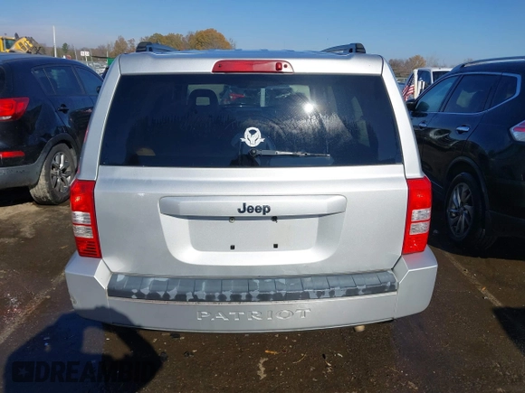 2008 Jeep Patriot Sport with VIN 1J8FT28W38D798125, listed as a IAAI auction lot 41004403 with 98,841 mi miles. Bid and sale history available at carsss.com. Image 16.