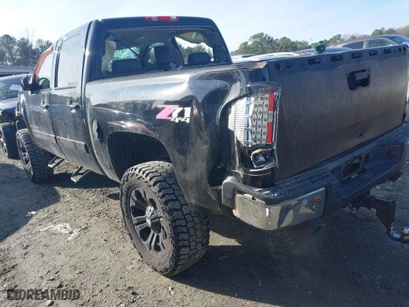 2008 Chevrolet Silverado 1500 LT w/1LT with VIN 2GCEK133881327399, listed as a IAAI auction lot 41334350 with 241,231 mi miles. Bid and sale history available at carsss.com. Image 3.