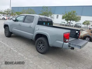 2021 Toyota Tacoma SR z VIN 3TMCZ5AN1MM422937, wystawiony jako IAAI lot #42067866 z przebiegiem 33 232 mil mil oraz . Historia ofert i sprzedaży dostępna na DreamBid. Obrazek 3.