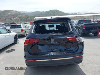 2022 Volkswagen Tiguan S z VIN 3VV1B7AX5NM056766, wystawiony jako IAAI lot #42024519 z przebiegiem 97 548 mil mil oraz . Historia ofert i sprzedaży dostępna na DreamBid. Obrazek 16.