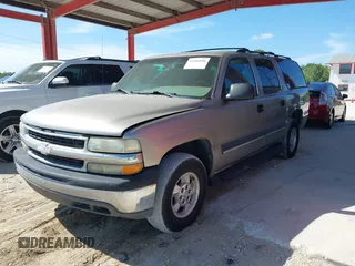 2003 Chevrolet Suburban LS with VIN 3GNEC16T83G127736, listed as a IAAI auction lot 41908096 with 272,610 mi miles. Bid and sale history available at carsss.com. Image 2.