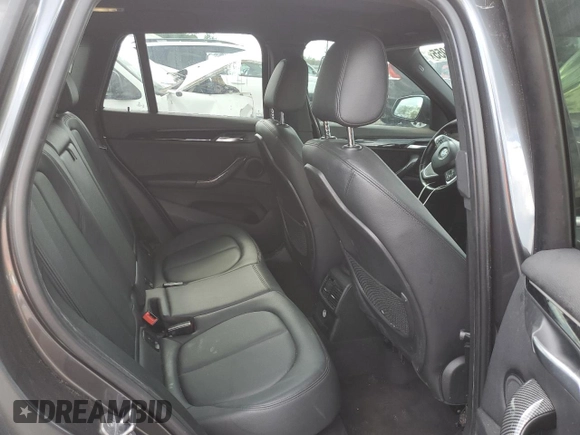 2016 BMW X1 xDrive28i z VIN WBXHT3C31GP881961, wystawiony jako Copart lot #56494955 z przebiegiem Nie podano mil oraz Czysty tytuł • Clean title. Historia ofert i sprzedaży dostępna na DreamBid. Obrazek 11.