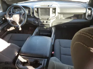 2019 Ram 1500 Big Horn z VIN 1C6RREFT1KN770958, wystawiony jako Copart lot #74503413 z przebiegiem 37 372 mil mil oraz Szkoda całkowita • Salvage title. Historia ofert i sprzedaży dostępna na DreamBid. Obrazek 8.