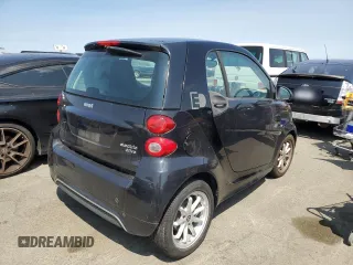 2014 Smart fortwo Passion z VIN WMEEJ9AA0EK788192, wystawiony jako Copart lot #68584984 z przebiegiem Nie podano mil oraz Szkoda całkowita • Salvage title. Historia ofert i sprzedaży dostępna na DreamBid. Obrazek 3.