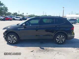 2024 Volkswagen Tiguan S z VIN 3VVRB7AX4RM226494, wystawiony jako IAAI lot #42000799 z przebiegiem 946 mil mil oraz . Historia ofert i sprzedaży dostępna na DreamBid. Obrazek 15.