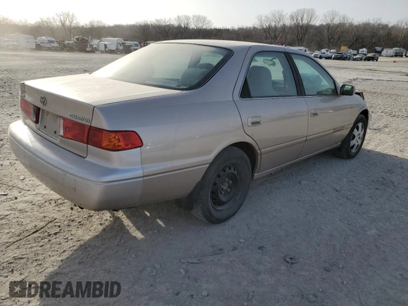 2001 Toyota Camry CE with VIN 4T1BG22K31U779463, listed as a Copart auction lot 48404105 with 153,702 mi miles and Salvage Title. Bid and sale history available at carsss.com. Image 3.